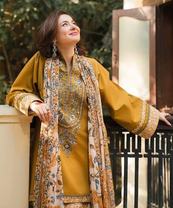 ZARA SHAHJAHAN Luxury Heavy Embroidered Dhanak Wool 3 PIECE BIK5058