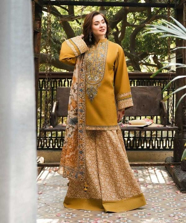ZARA SHAHJAHAN Luxury Heavy Embroidered Dhanak Wool 3 PIECE BIK5058